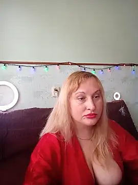 Snapshot of XHelenaX90 chatting on March 14, 11:45 am XHelenaX90 online show from March 14, 11:45 am