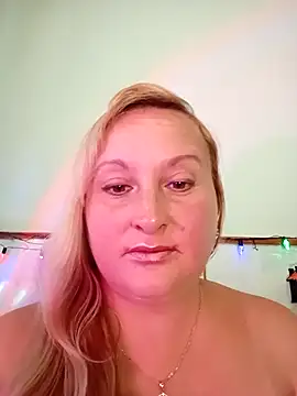 Snapshot of XHelenaX90 chatting on September 23, 9:01 am XHelenaX90 online show from September 23, 9:01 am