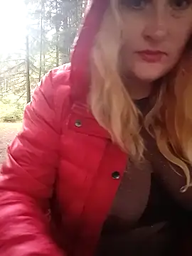 Snapshot of XHelenaX90 chatting on October 17, 7:33 am XHelenaX90 online show from October 17, 7:33 am