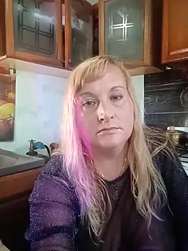 Snapshot of XHelenaX90 chatting on October 19, 12:28 pm XHelenaX90 online show from October 19, 12:28 pm