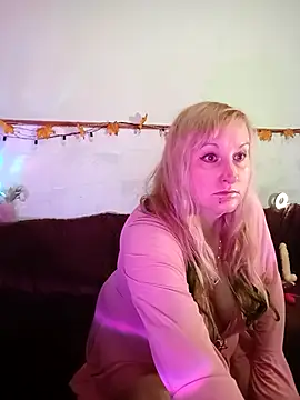 Snapshot of XHelenaX90 chatting on November 13, 8:08 pm XHelenaX90 online show from November 13, 8:08 pm