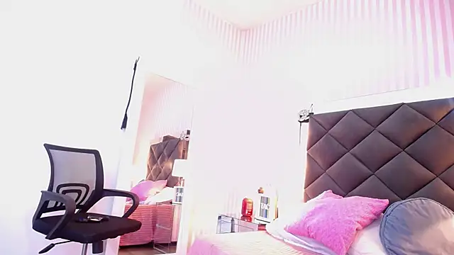 Snapshot of ViictoriaJones_ chatting on October 17, 1:14 pm ViictoriaJones online show from October 17, 1:14 pm