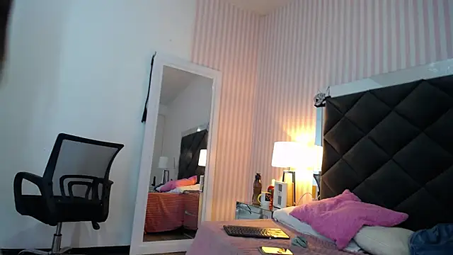Snapshot of ViictoriaJones_ chatting on October 18, 12:50 pm ViictoriaJones online show from October 18, 12:50 pm