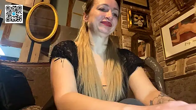 Snapshot of Lapussia chatting on December 2, 8:15 pm Lapussia online show from December 2, 8:15 pm