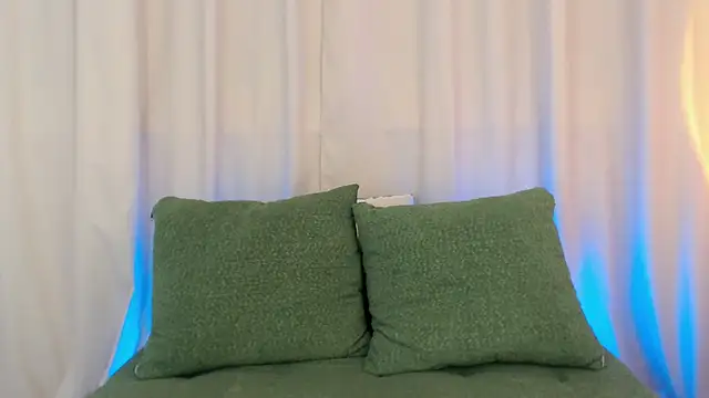 Snapshot of BlackEyesGirl chatting on September 14, 6:34 am BlackEyesGirl online show from September 14, 6:34 am