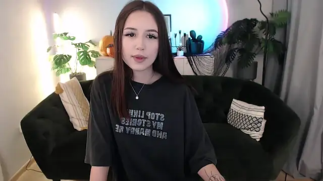 Snapshot of BlackEyesGirl chatting on October 29, 6:37 am BlackEyesGirl online show from October 29, 6:37 am