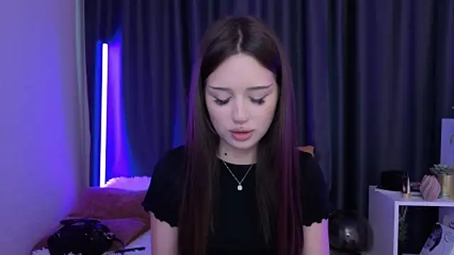 Snapshot of BlackEyesGirl chatting on June 8, 6:03 am BlackEyesGirl online show from June 8, 6:03 am