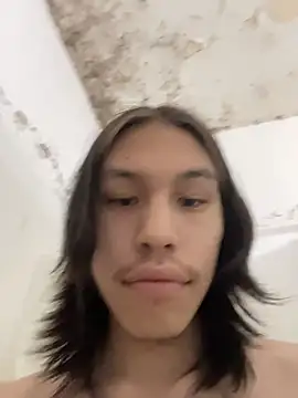 Snapshot of heytherepeoples717 chatting on October 29, 3:31 am heytherepeoples717 online show from October 29, 3:31 am