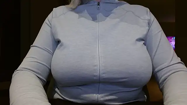 Snapshot of Esmee-Xxx chatting on November 8, 7:34 pm Esmee-Xxx online show from November 8, 7:34 pm