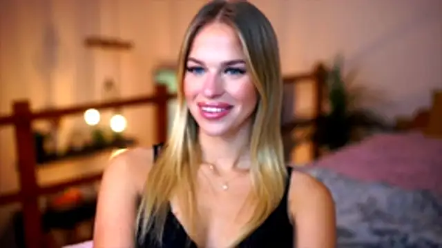 Emilyvanroessel online show from November 23, 11:32 am