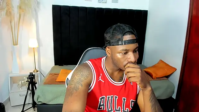 Snapshot of chrstian_lewis1 chatting on November 9, 2:04 pm chrstian lewis1 online show from November 9, 2:04 pm