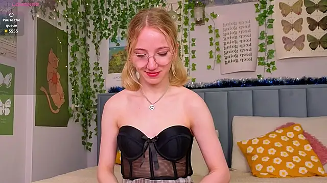 EmmaNovak online show from January 19, 12:09 pm