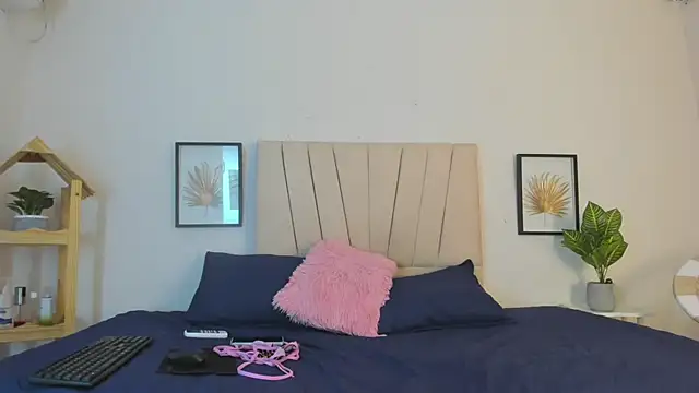  Miaa khalifa  online show from February 7, 12:31 pm