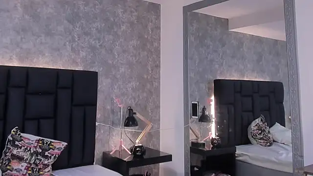 crystaldarliing online show from November 17, 6:03 pm