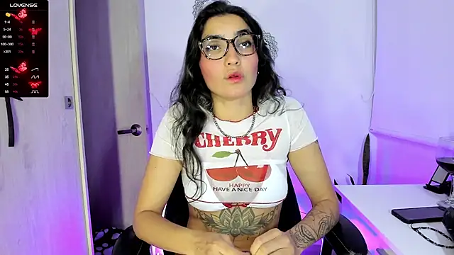 Snapshot of bella_thorne3 chatting on September 20, 12:55 am bella thorne3 online show from September 20, 12:55 am