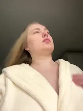 Snapshot of DeniMilkyyyyy chatting on February 2, 11:14 pm DeniMilkyyyyy online show from February 2, 11:14 pm