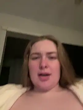 Snapshot of DeniMilkyyyyy chatting on February 23, 8:39 pm DeniMilkyyyyy online show from February 23, 8:39 pm