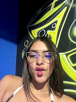 Snapshot of Hannacooper3 chatting on December 3, 3:58 am Hannacooper3 online show from December 3, 3:58 am