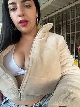 Snapshot of Isaa-Sweet chatting on December 1, 11:04 am Isaa-Sweet online show from December 1, 11:04 am