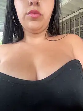 Snapshot of Isaa-Sweet chatting on December 4, 8:28 pm Isaa-Sweet online show from December 4, 8:28 pm