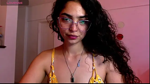 Snapshot of Ariagal chatting on November 5, 8:20 pm Ariagal online show from November 5, 8:20 pm