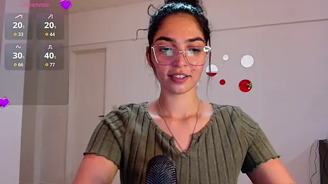 Snapshot of Ariagal chatting on November 11, 12:21 am Ariagal online show from November 11, 12:21 am