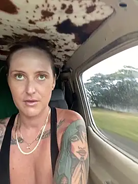 Snapshot of OdetteDelane chatting on October 10, 6:34 am OdetteDelane online show from October 10, 6:34 am