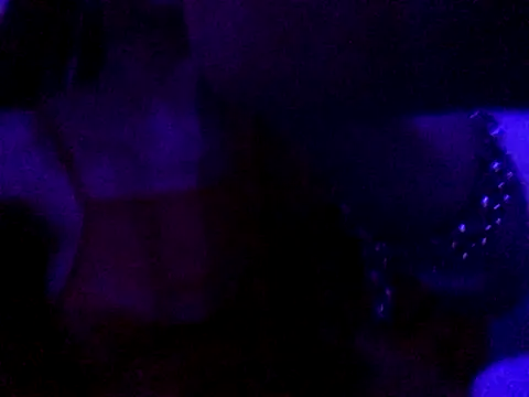 Snapshot of kendrafarq chatting on October 3, 6:32 am kendrafarq online show from October 3, 6:32 am