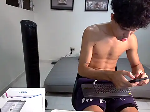 Snapshot of Dollarhot30 chatting on October 28, 1:53 am Dollarhot30 online show from October 28, 1:53 am