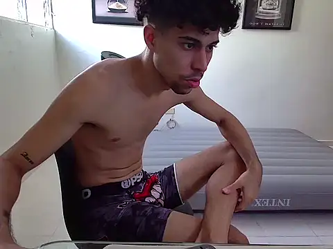 Snapshot of Dollarhot30 chatting on November 13, 4:28 pm Dollarhot30 online show from November 13, 4:28 pm