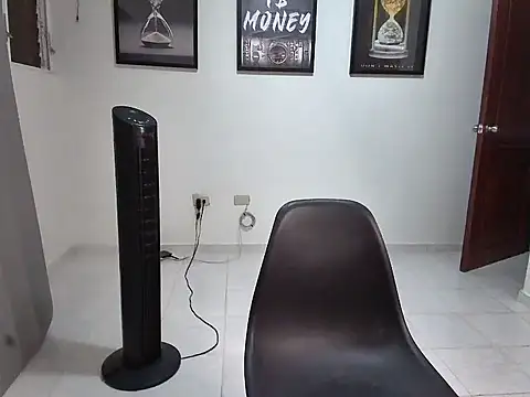 Snapshot of Dollarhot30 chatting on December 16, 8:30 am Dollarhot30 online show from December 16, 8:30 am