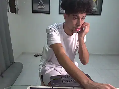 Snapshot of Dollarhot30 chatting on January 14, 4:51 am Dollarhot30 online show from January 14, 4:51 am