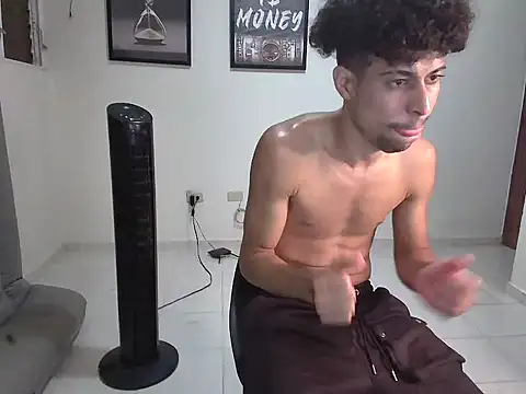 Snapshot of Dollarhot30 chatting on February 1, 7:29 am Dollarhot30 online show from February 1, 7:29 am