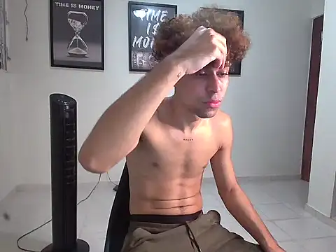 Snapshot of Dollarhot30 chatting on February 13, 4:41 am Dollarhot30 online show from February 13, 4:41 am