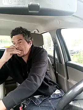 Snapshot of twitshe chatting on October 10, 8:35 am twitshe online show from October 10, 8:35 am