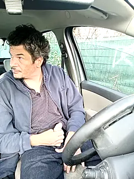 Snapshot of twitshe chatting on November 6, 2:29 pm twitshe online show from November 6, 2:29 pm