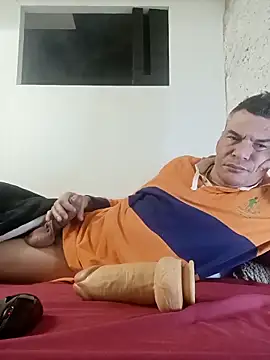 Snapshot of twitshe chatting on November 10, 11:37 pm twitshe online show from November 10, 11:37 pm