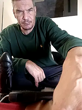 Snapshot of twitshe chatting on November 24, 4:07 pm twitshe online show from November 24, 4:07 pm