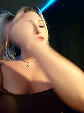 Snapshot of Blondie_Sasha chatting on September 23, 6:44 pm Blondie Sasha online show from September 23, 6:44 pm