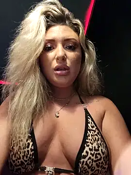 Snapshot of Blondie_Sasha chatting on September 27, 7:08 pm Blondie Sasha online show from September 27, 7:08 pm