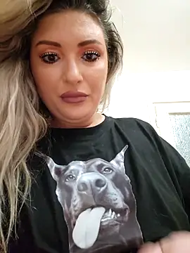 Snapshot of Blondie_Sasha chatting on November 7, 8:09 pm Blondie Sasha online show from November 7, 8:09 pm