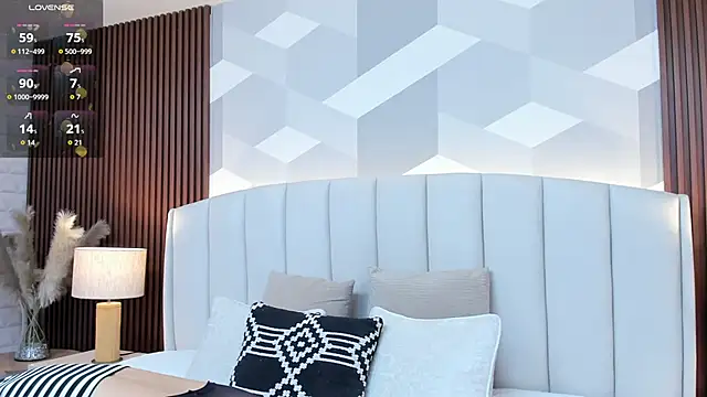 Snapshot of Mommy_Naughty chatting on October 24, 11:28 am Mommy Naughty online show from October 24, 11:28 am