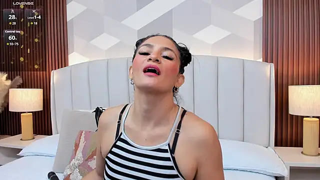 Snapshot of Mommy_Naughty chatting on November 1, 11:12 am Mommy Naughty online show from November 1, 11:12 am