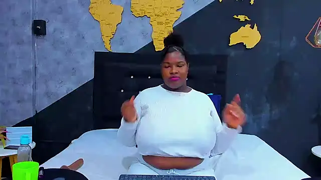 Snapshot of Maiam__Rossi chatting on October 7, 1:30 pm Maiam Rossi online show from October 7, 1:30 pm