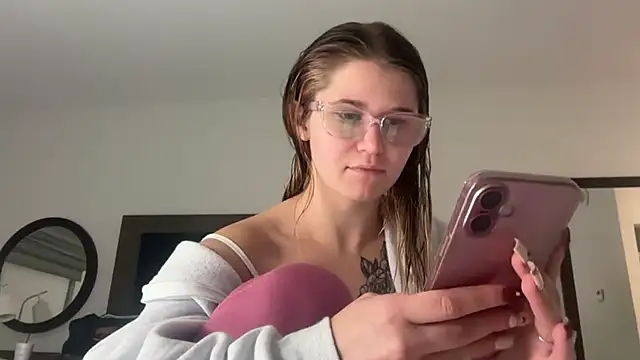 Snapshot of Riley_ray69 chatting on October 2, 2:51 am Riley ray69 online show from October 2, 2:51 am