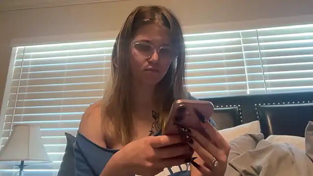 Snapshot of Riley_ray69 chatting on November 4, 3:44 pm Riley ray69 online show from November 4, 3:44 pm