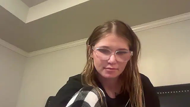 Snapshot of Riley_ray69 chatting on December 16, 3:44 am Riley ray69 online show from December 16, 3:44 am