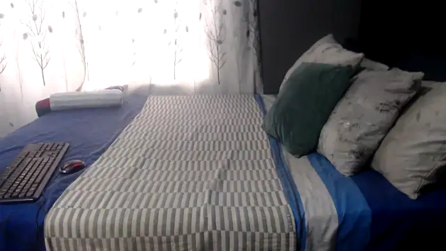 Snapshot of SEXYHUGEASS21 chatting on October 20, 7:42 am SEXYHUGEASS21 online show from October 20, 7:42 am