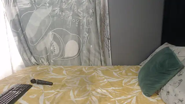 Snapshot of SEXYHUGEASS21 chatting on November 18, 7:13 am SEXYHUGEASS21 online show from November 18, 7:13 am