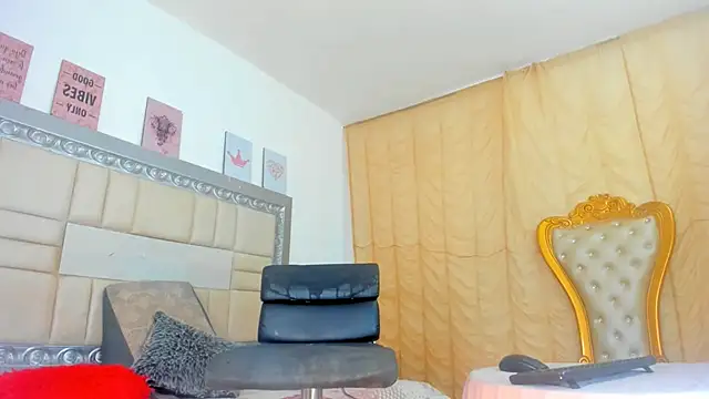 Snapshot of EbonyWildYou chatting on September 9, 4:06 pm EbonyWildYou online show from September 9, 4:06 pm